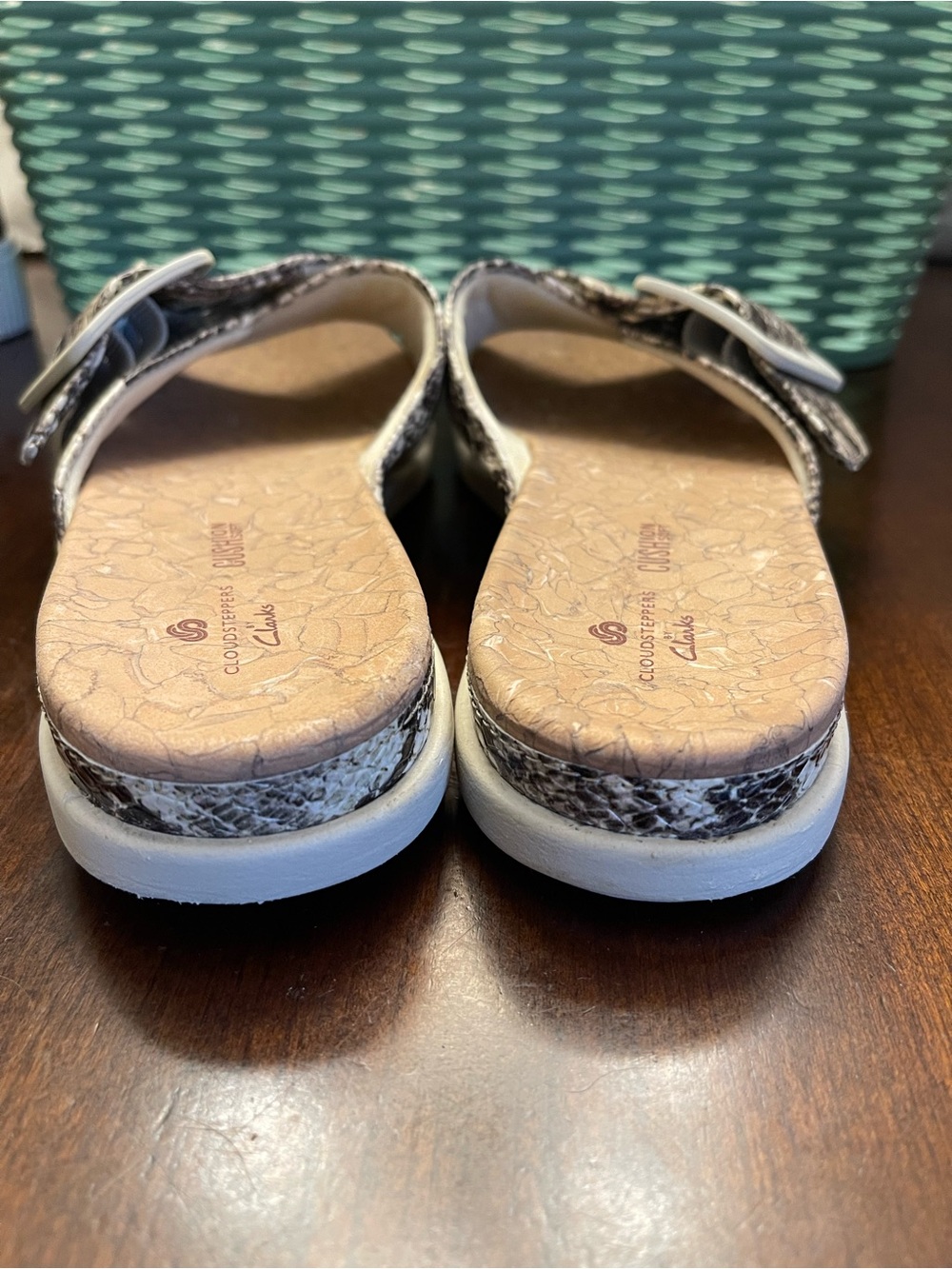 Clarks Cloudsteppers Step June Shell Slide Sandals SZ 8 Snakeskin - Picture 5 of 7